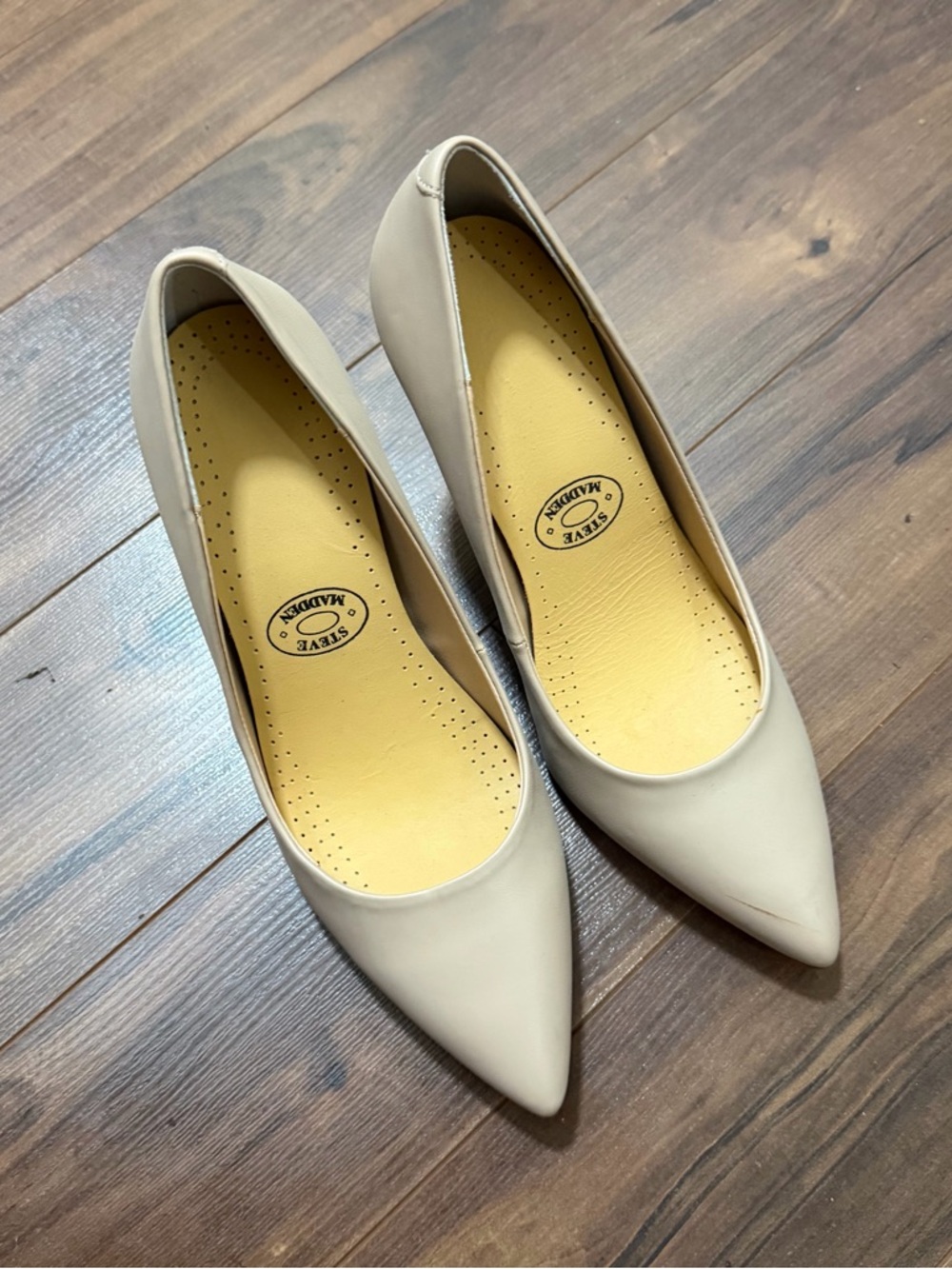 Steve Madden Cream Pointed Toe Women's Flats
